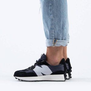 New Balance 327 Sneakers Women’s 9 EUC!